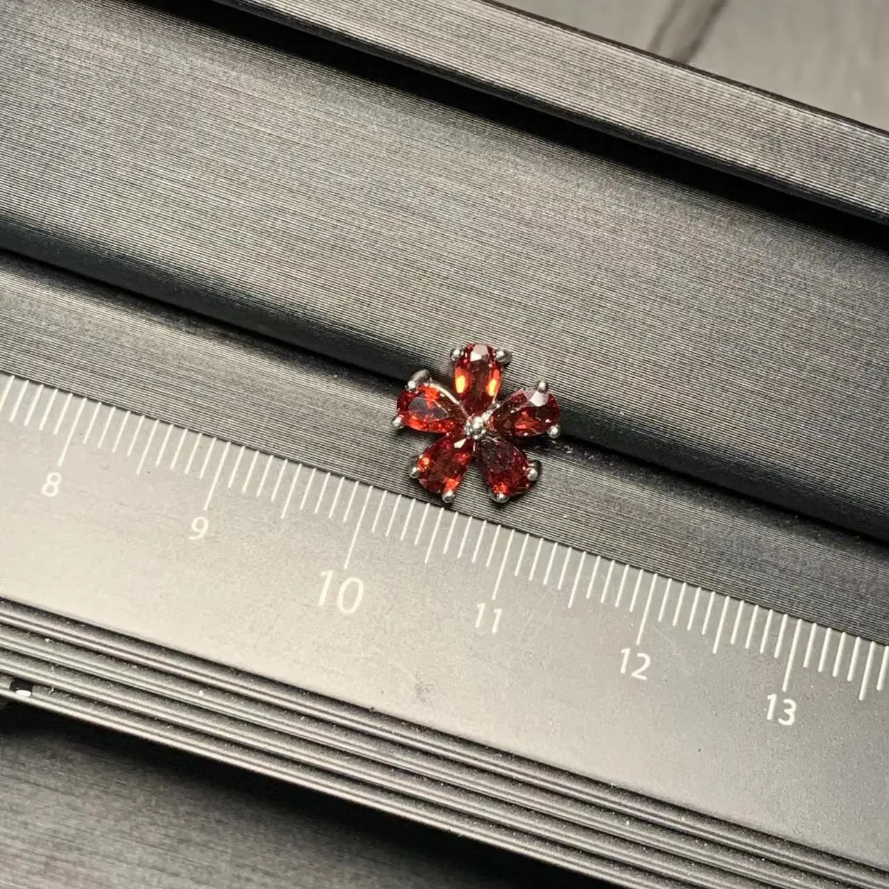 Natural Garnet Flower Stud Earrings 5