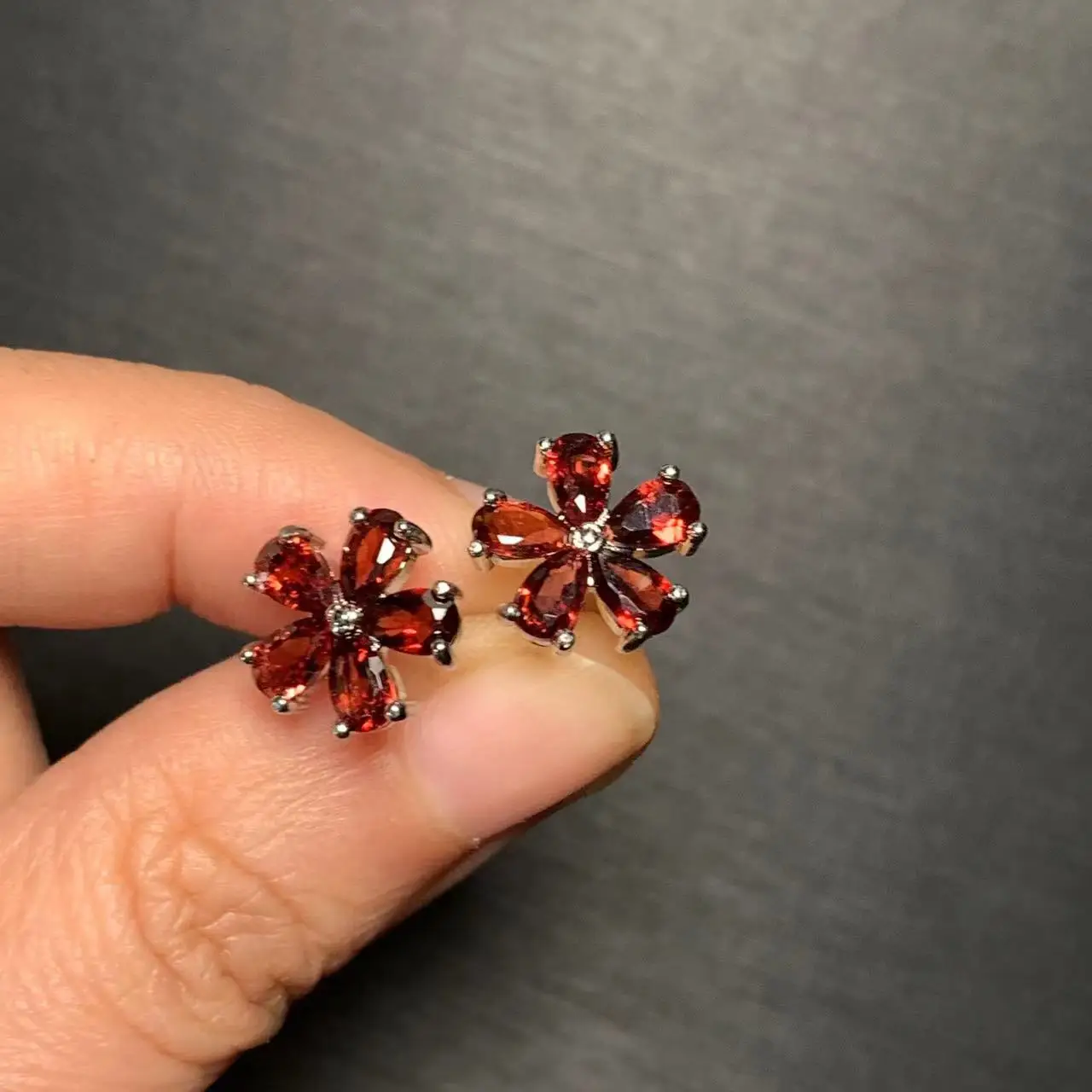 Natural Garnet Flower Stud Earrings 4