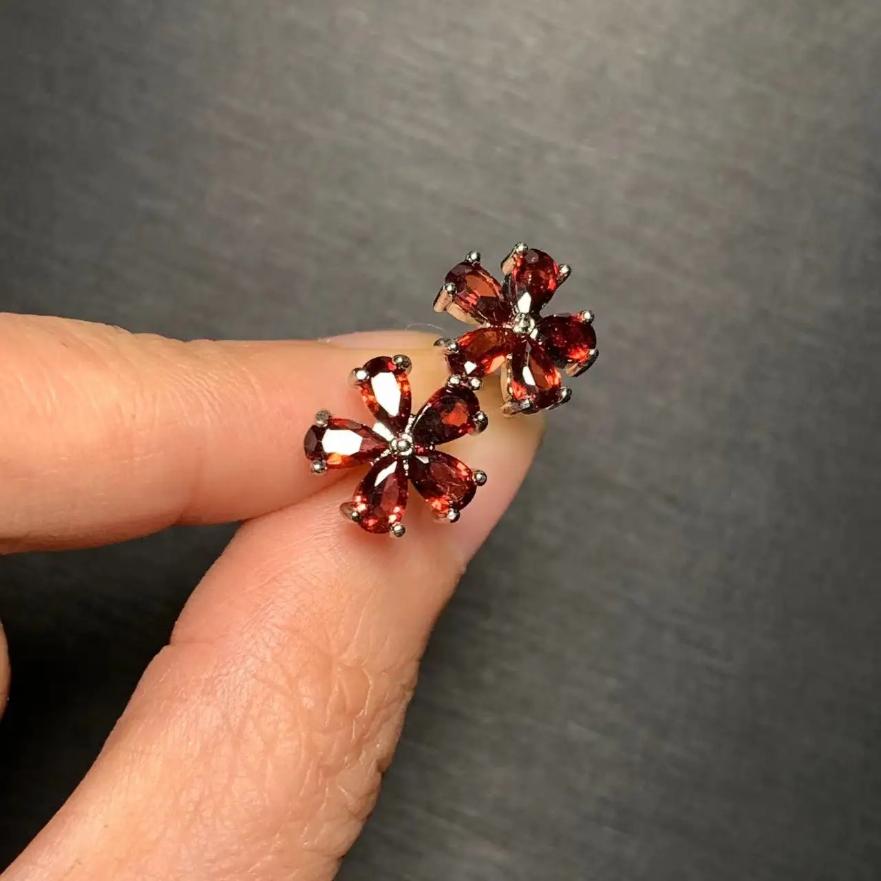 Natural Garnet Flower Stud Earrings 1