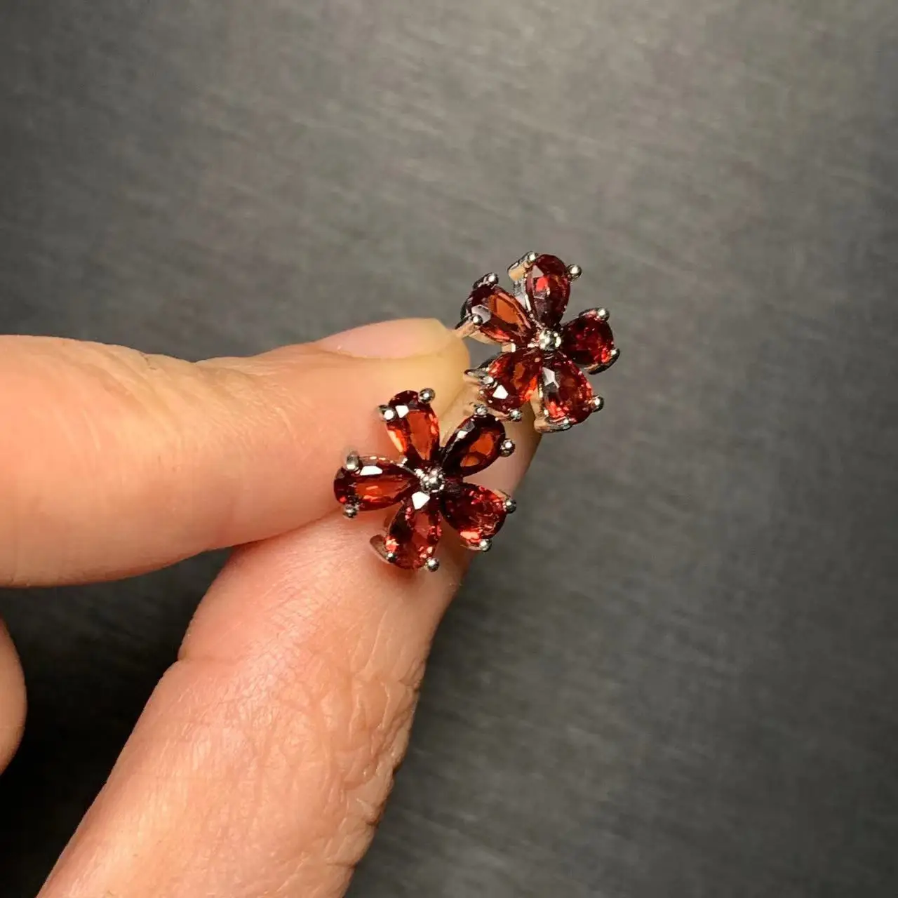 Natural Garnet Flower Stud Earrings 3
