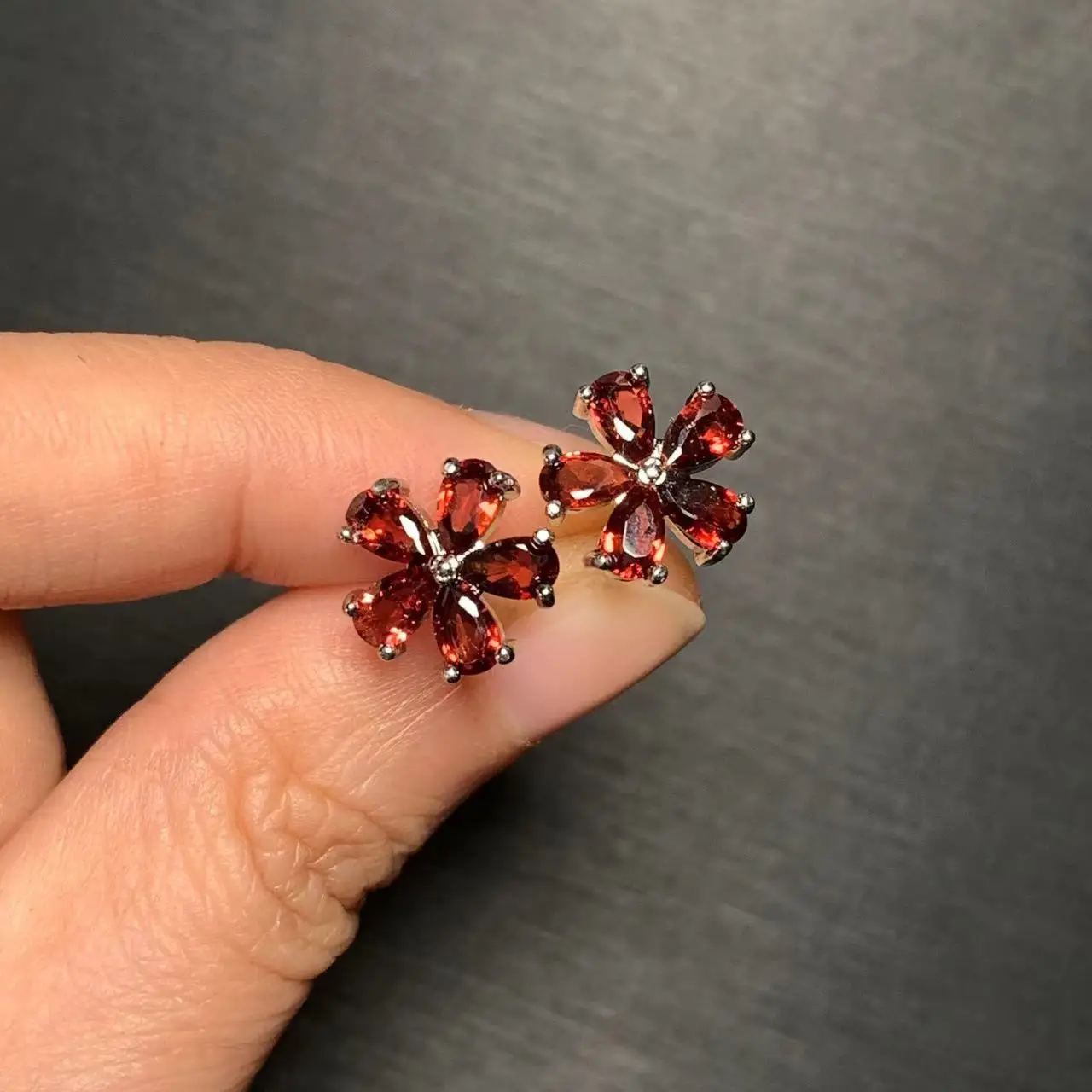 Natural Garnet Flower Stud Earrings 2